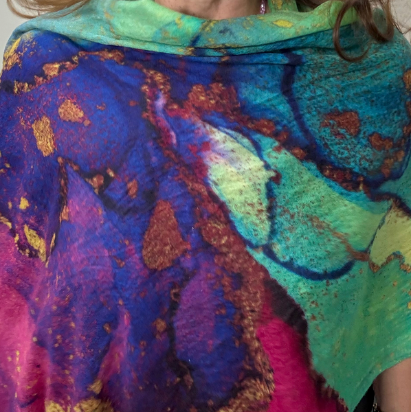 SET 4- 20% OFF! UNDER THE NORTHERN LIGHTS SHORT KIMONO+ EMERALD TRINITY   PYRAMID  PENDANT + BLUE SHADE TASSEL WITH CONVERISON