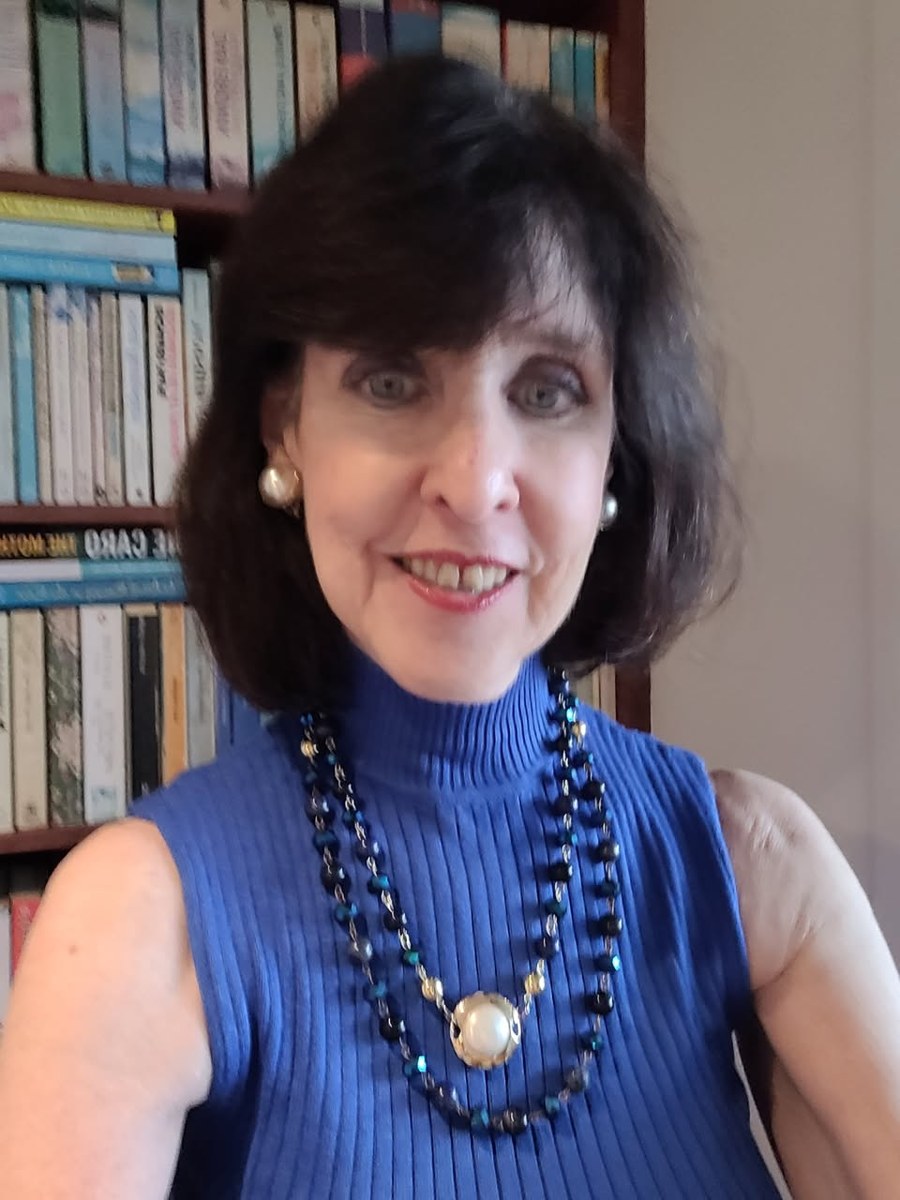 Julie F. wearing Maria Nicola jewellery